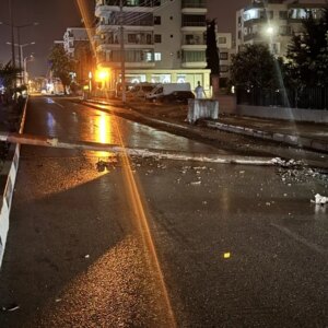 dortyolda cekici aydinlatma diregine carpti HCRNugwk