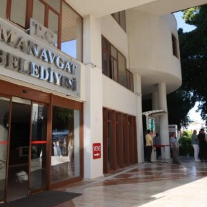 manavgat belediye baskan yardimcisi ozer chpden ve gorevlerinden istifa etti Cev9lYiu