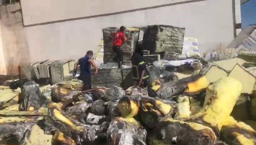 yalitim malzemeleri deposunda yangin zHpO4s6j