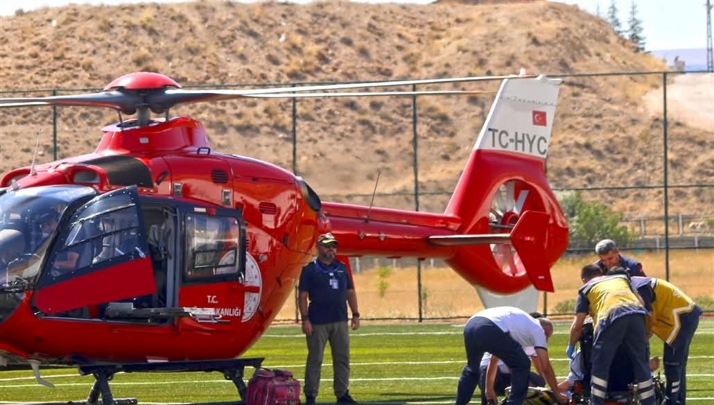 hava ambulansi tarlada calisirken yaralanan vatandas icin havalandi wIHmVcbF