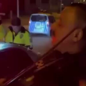 karabukte renkli trafik denetimi sofor ceza yerken fasil ekibi darbuka caldi rhzQxT6T.jpg