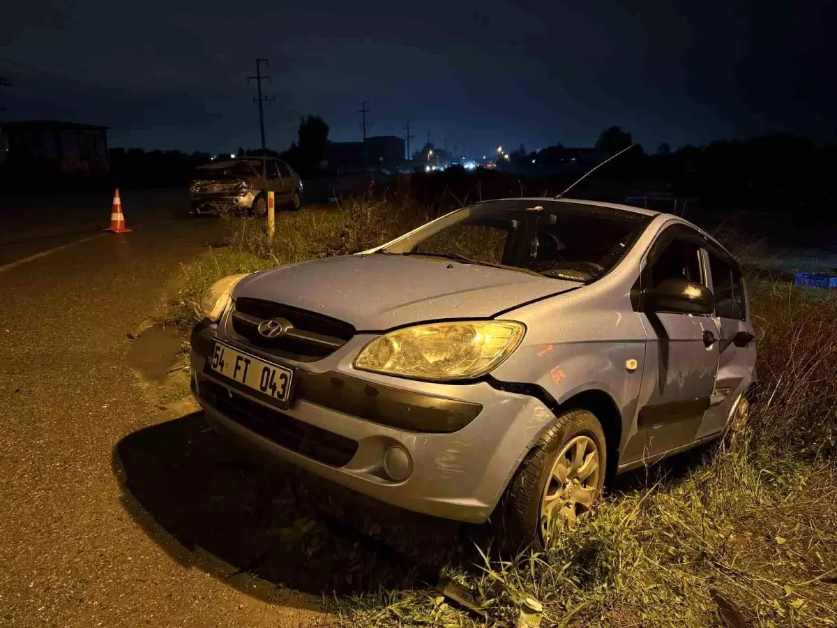 sakaryada iki otomobil carpisti 3 yarali QcTv9az4.jpg