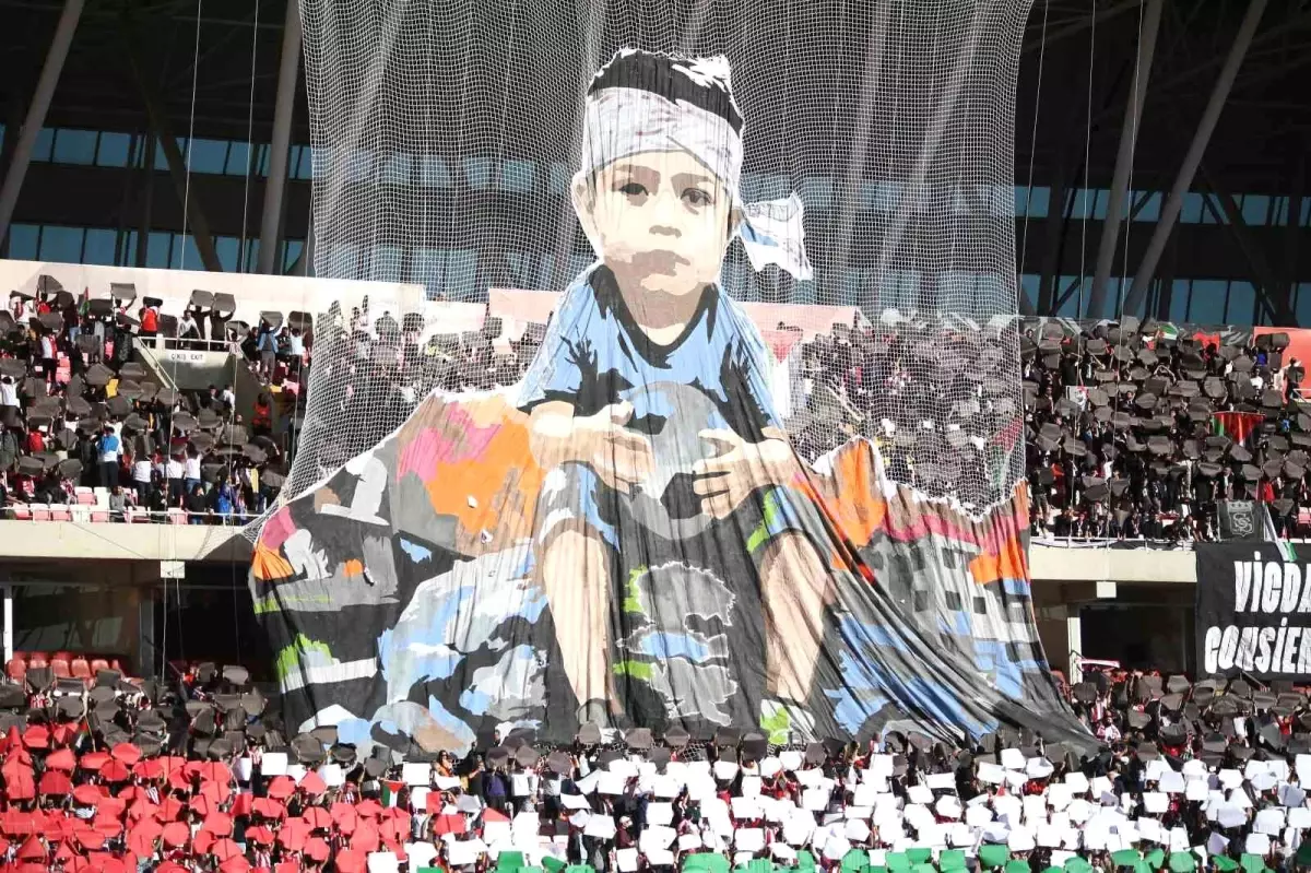 sivassporlu taraftarlardan gazze protestosu ztFQ7kO2