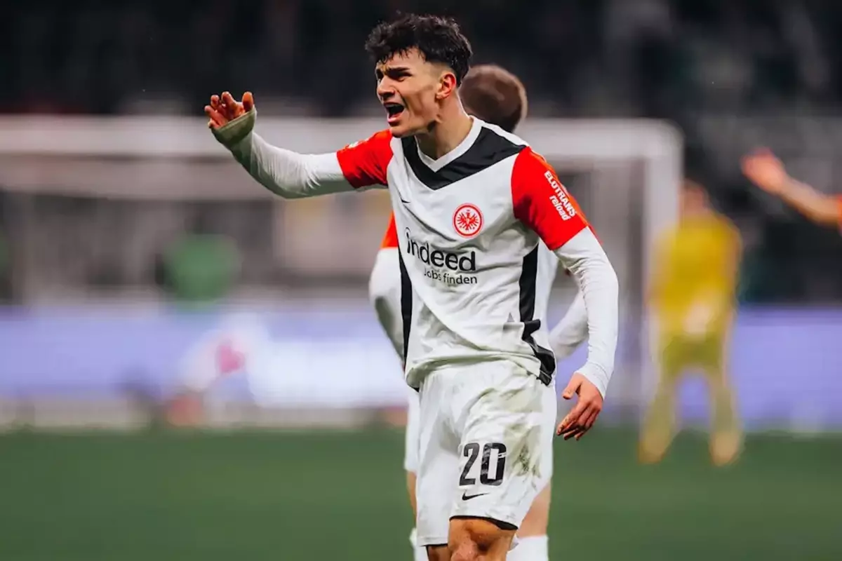 turk futbol tarihine gececek can uzunun bonservis bedeline bakin kQK7cnFE